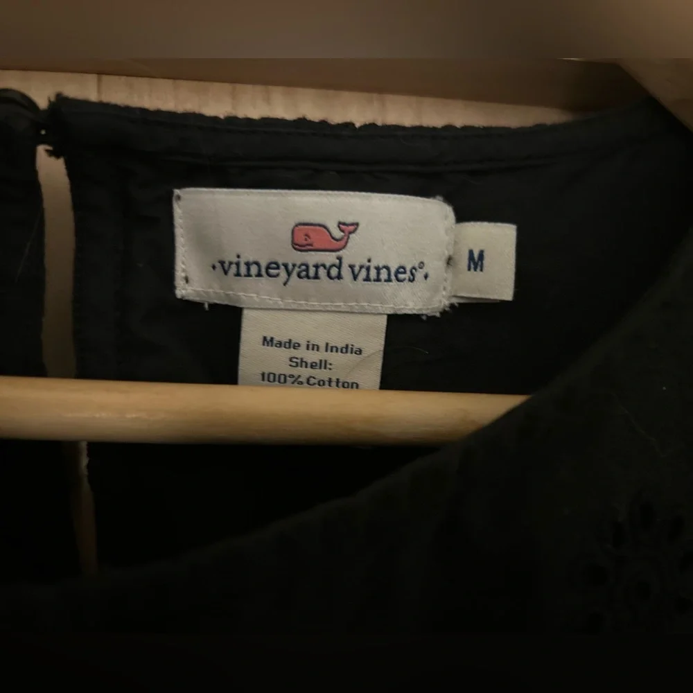 Vineyard Vines women’s 100% cotton Sleeveless Black Eyelet Ruffle Floral Top, M - Picture 2 of 6